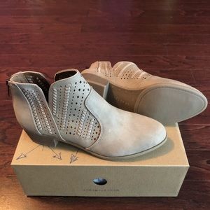 New Indigo Rd Casey Taupe Ankle Boots
